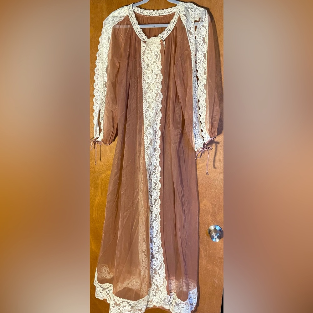 Vintage Tosca Lingerie Robe Maxi Sheer Tan/nude, cream Lace long sleeve Sz M